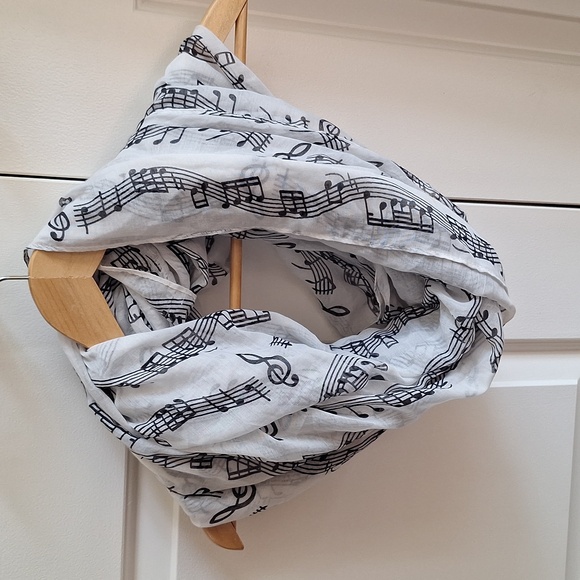 Music note infinity scarf - Picture 1 of 3